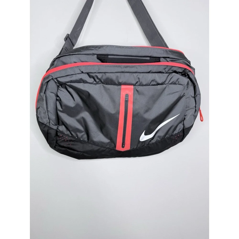 Nike Speed Run Athlete Duffel Bag Sports Travel Adjustable Strap Black